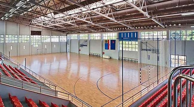 Polyvalente Sporthalle und Schwimmbad, Makarska